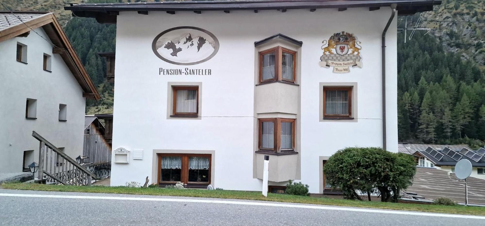 Gasthof Pension Santeler Sankt Leonhard im Pitztal Exterior photo