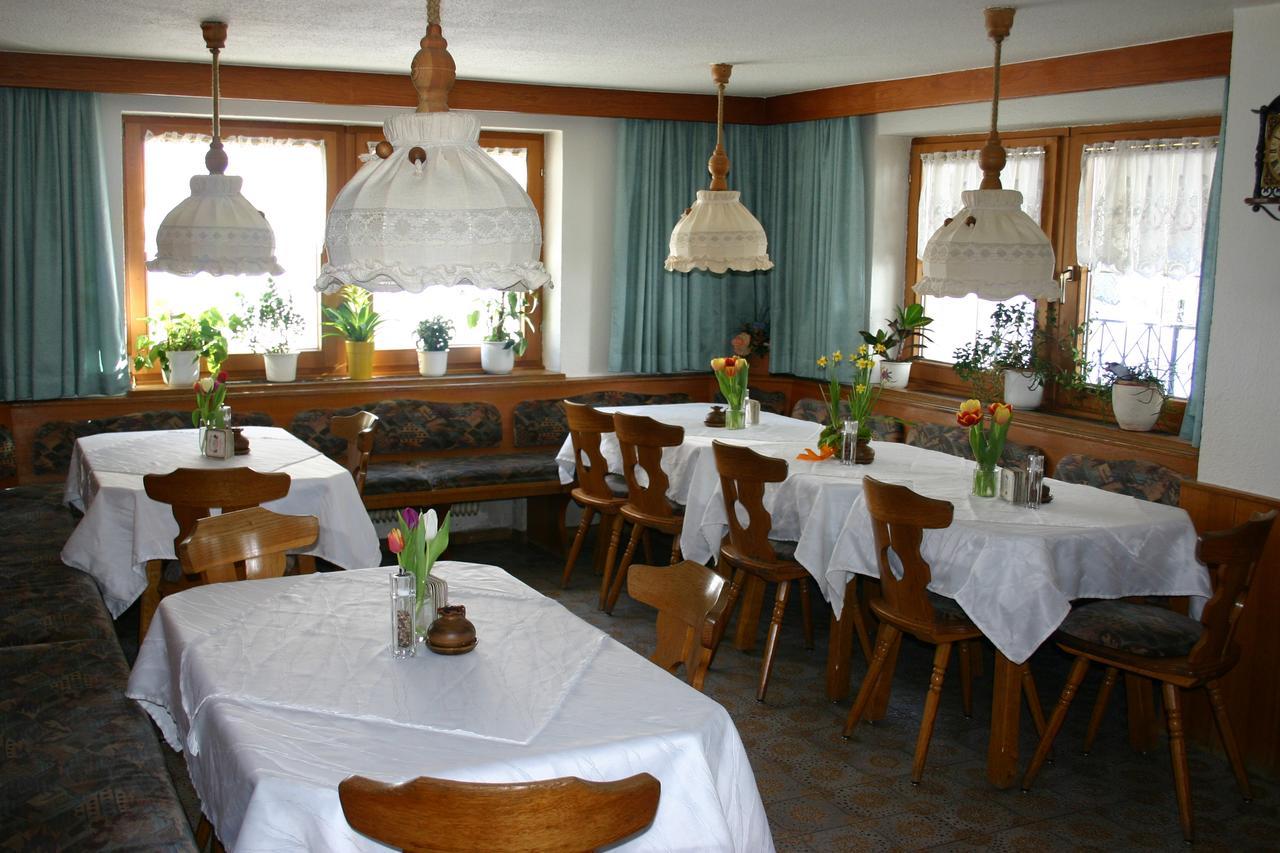 Gasthof Pension Santeler Sankt Leonhard im Pitztal Exterior photo