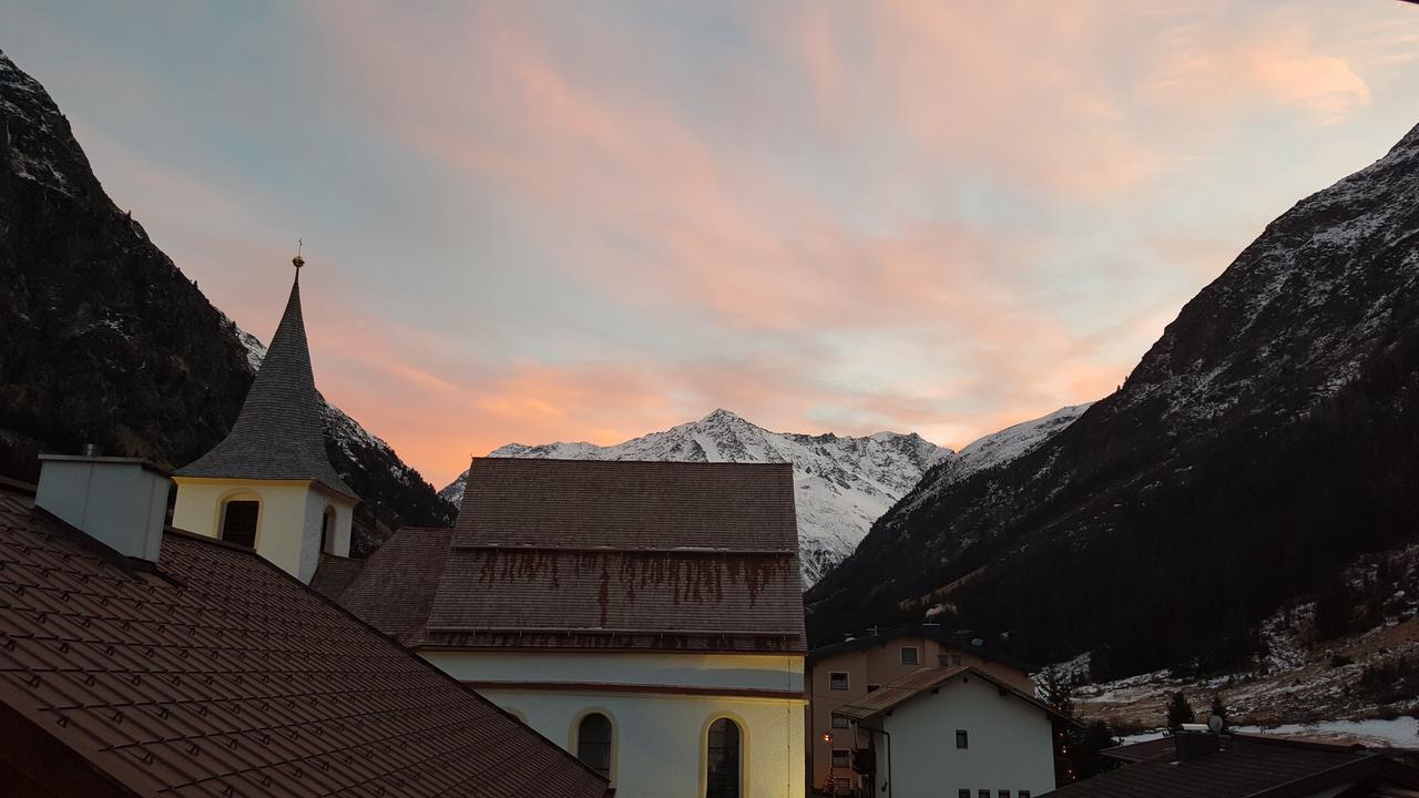 Gasthof Pension Santeler Sankt Leonhard im Pitztal Exterior photo