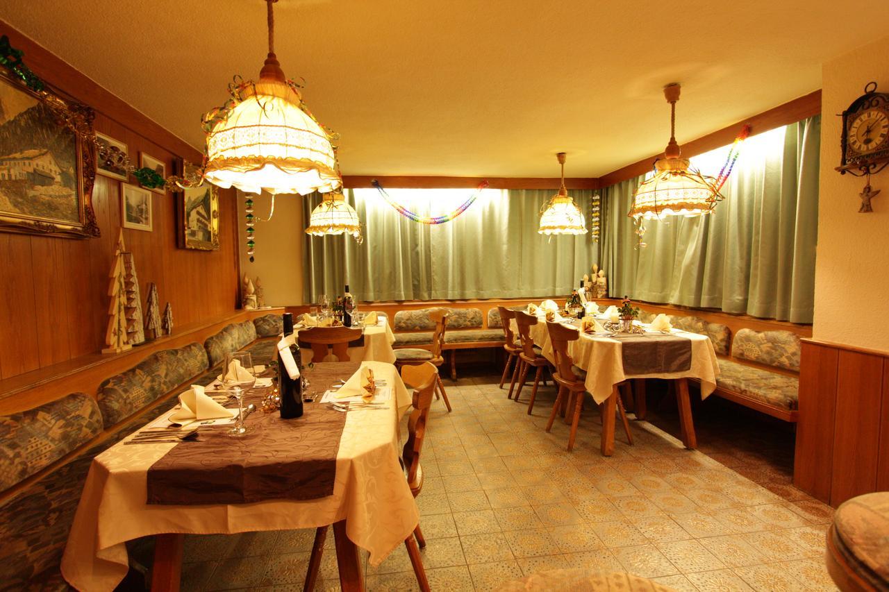 Gasthof Pension Santeler Sankt Leonhard im Pitztal Exterior photo